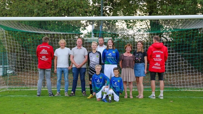 Geweldige onthulling nieuwe tenues Juventud