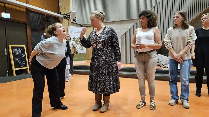 Drukke tijden bij toneelgroep Maan: Repelsteeltje in de maak