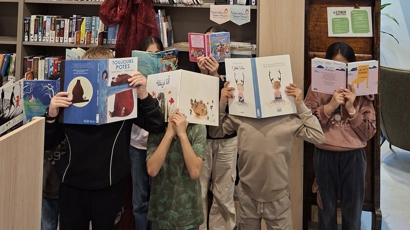 Meertalige jeugdcollectie bij Bibliotheek Dommeldal