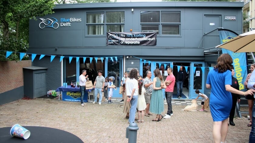 BlueBikes Delft aan de Willem Hooftstraat officieel geopend!