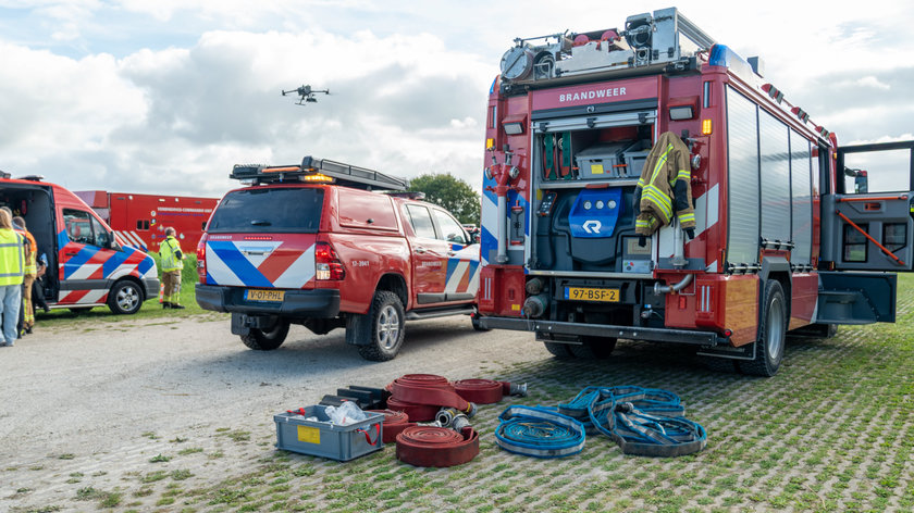 Brandweer oefent op Slikken van Flakkee