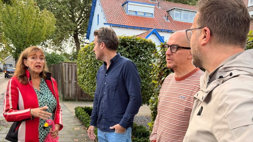 Wethouder bezoekt Badhoevedorp na klachten over verkeersproef