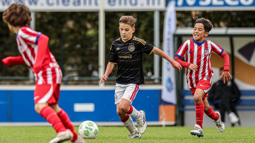 Kyle Walker langs de lijn, trotse vaders en panna’s bij Ultimate Football Tournament