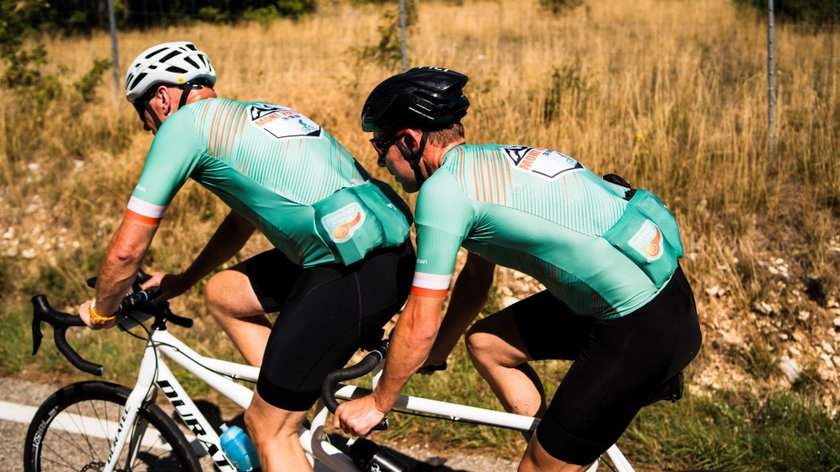 Slechtziende wielrenner wordt met piloot ‘Malloot van de Ventoux’