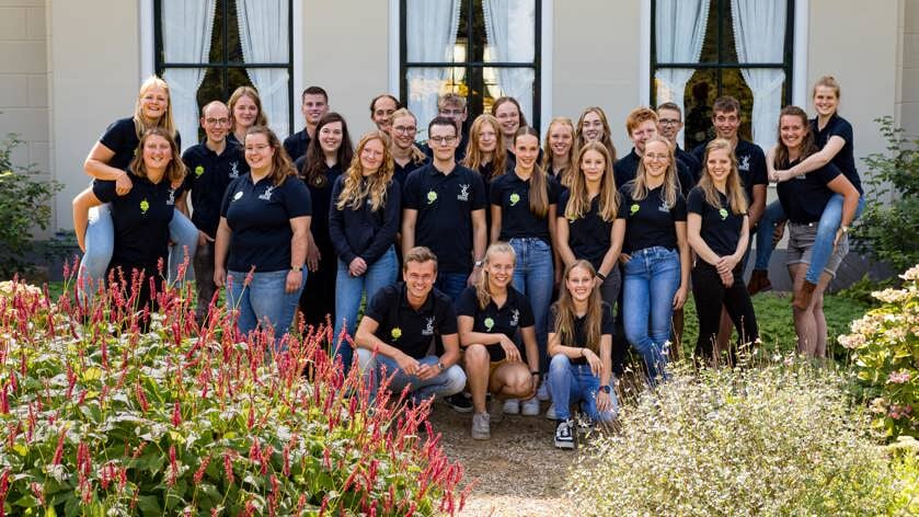 Vrijwilligers die de Vakantieweek in Uithuizermeeden mogelijk maken (archieffoto). 