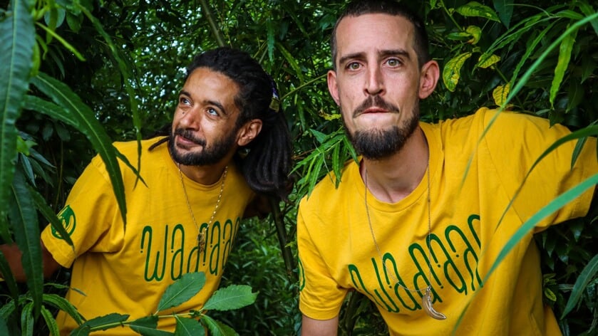 De Hogelandster rappers WadAap treden op bij Circus Vakland in 't Zandt.