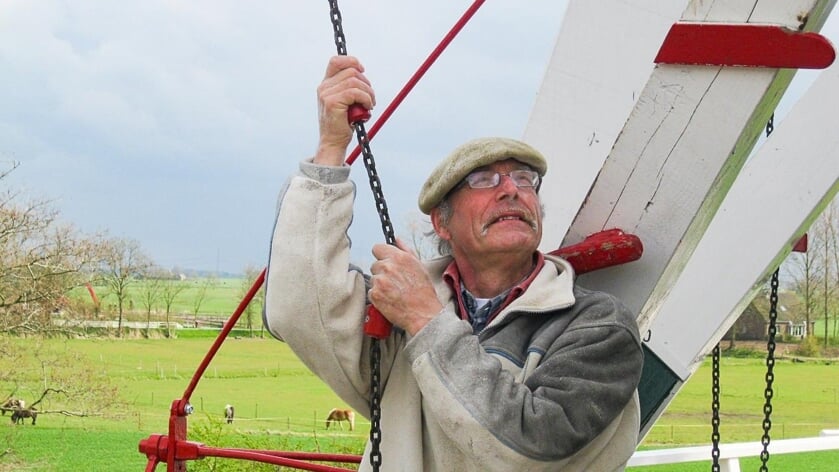 Molenaar Rolf Wassens neemt  later deze maand plaats achter het kerkorgel van Garnwerd,
