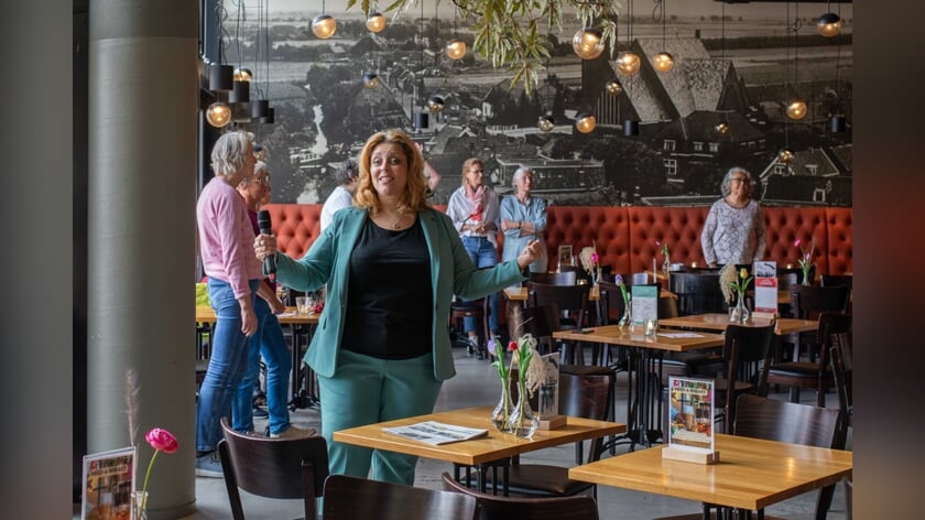 Eerste aanschuifkoor in Theater Het Kruispunt