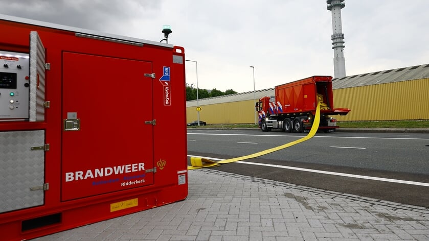Brandweer helpt bij grote brand