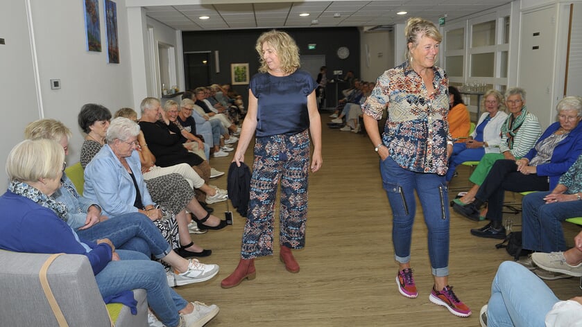Modellen van Twinset Fashion showen mode uit de nieuwe collectie.