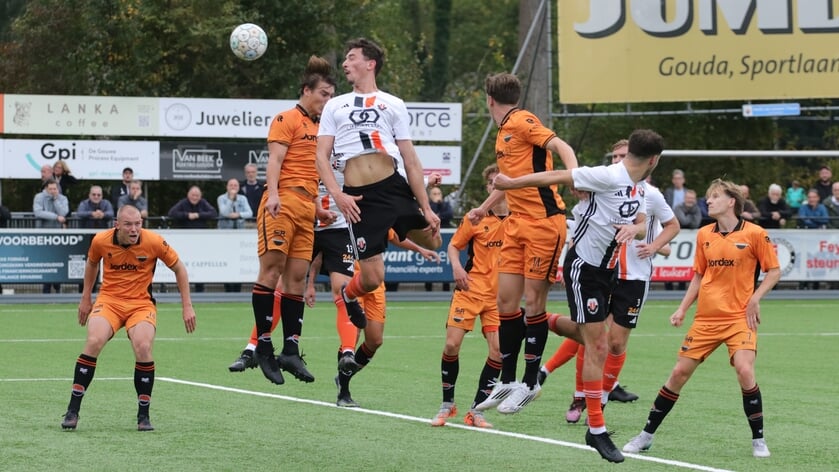 Smitshoek in slotfase onderuit bij De Jodan Boys
