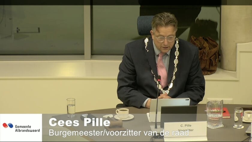 Unaniem: burgemeester blijft aan, maar college valt alsnog uit elkaar