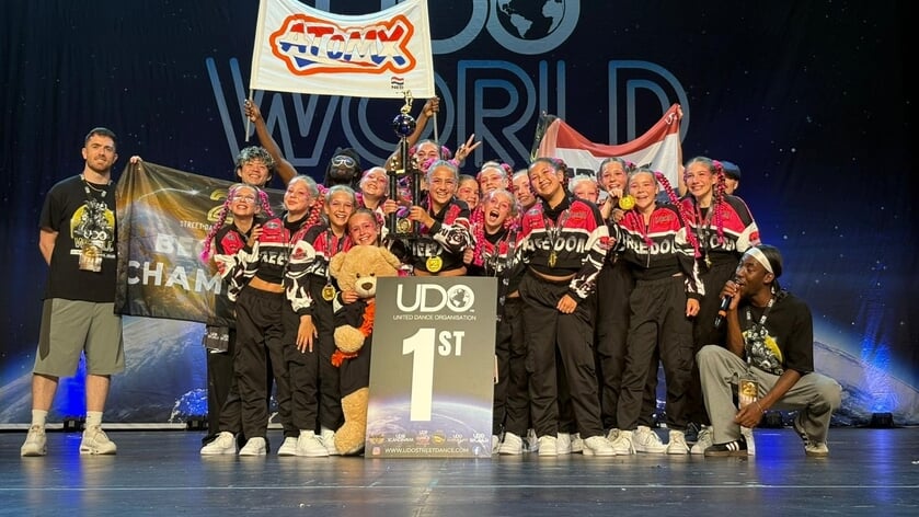 Hoorns dansteam AtomX wereldkampioen streetdance in Engeland