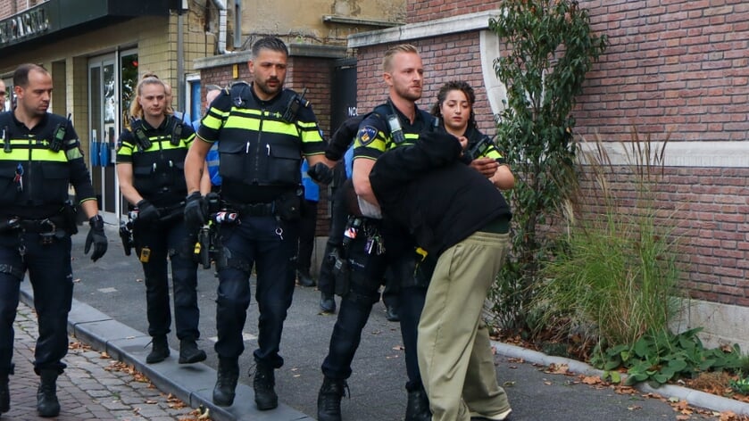 Man aangehouden na poging tot diefstal van mes bij patatkraam