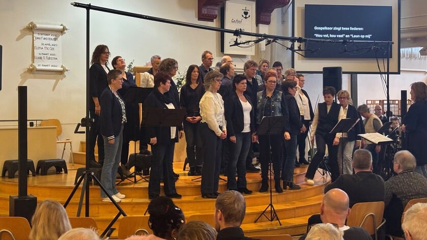 Aan de dienst werd medewerking verleend door gospelkoor Simi Jadech uit Appingedam.