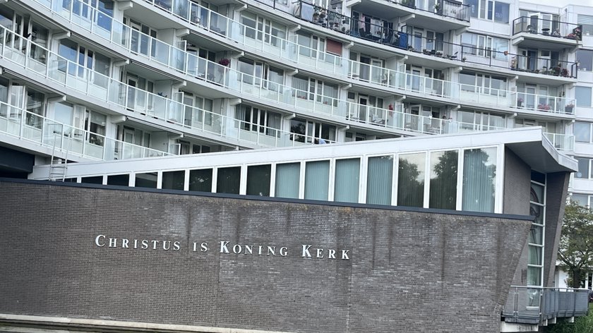 Snuffelmarkt en autowassen bij kerk