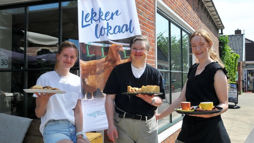 Koffieleut in Bedum was een van de nieuwe deelnemers aan Lekker Lokaal. Vanaf links: Manon Schutter, Ralph Huizinga en Anne Dijkstra. 