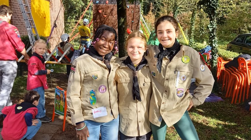 Faith, Lenci & Phileine praatten met scouts uit Japan
