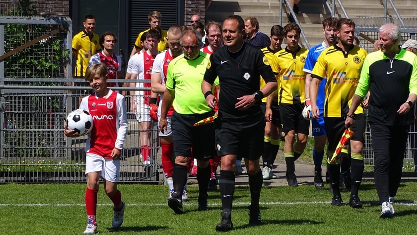 SV Nootdorp verliest en eindigt met 9 man