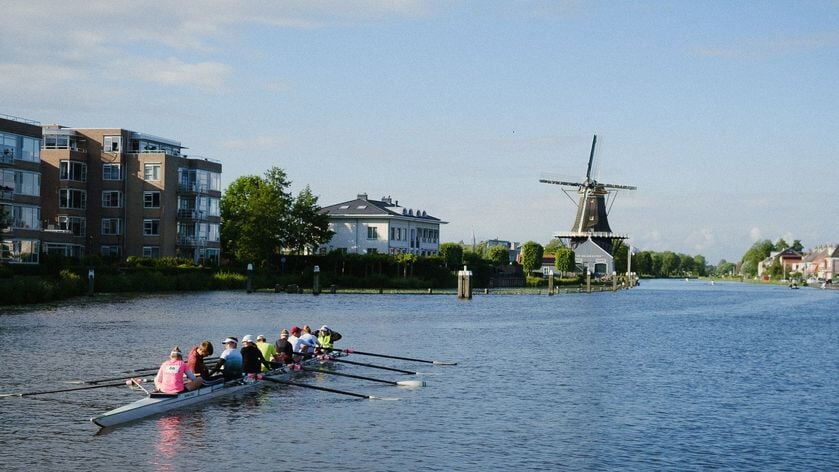 Ringvaart Regatta met stop aan sluis in Leidschendam