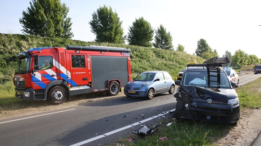 Veel schade en verkeershinder na kop-staartbotsing op N470 bij Delfgauw