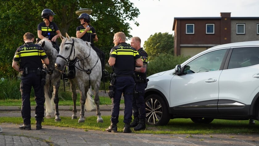 Fietser en automobilist in botsing op rotonde