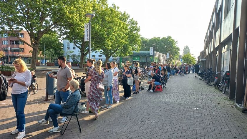 Megalange rij voor kaartjes Jeugdland