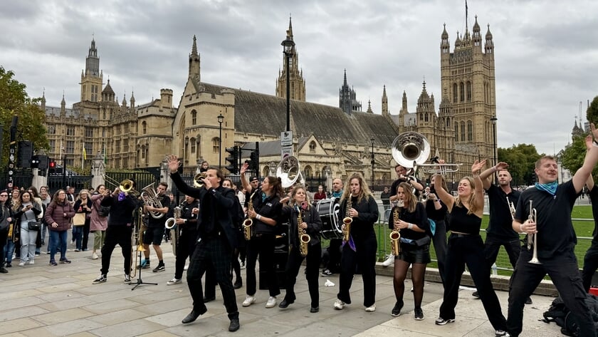 Leuk da ge d’r band verovert Londen en Brighton