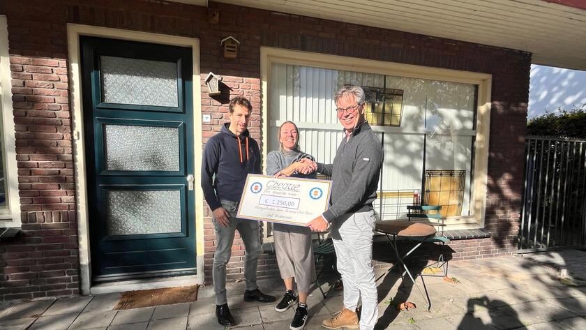 Serviceclub Rooi steunt Stichting Ieder Roois Kind een Sint