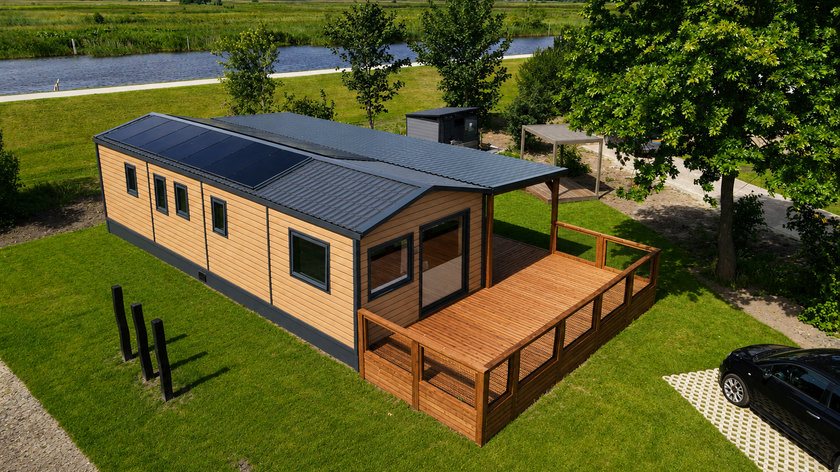 Op parkdeel Havenwijck zijn nieuwe jaarplaatsen voor moderne vakantiechalets gerealiseerd. (foto: Siblu)