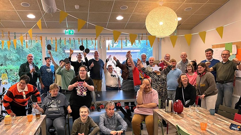 Lionsclub schenkt tafeltennistafel aan Jottem en zamelt opnieuw geld in