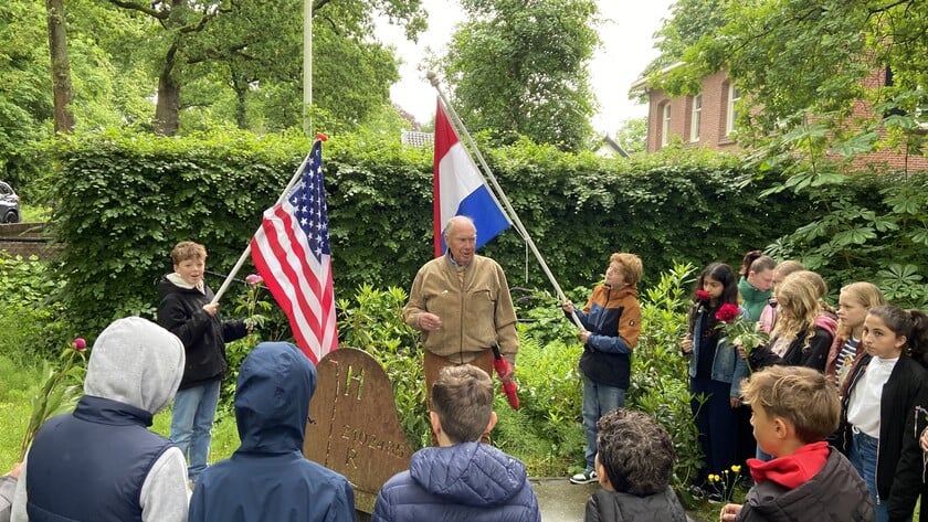 Herdenking bij B17-monument
