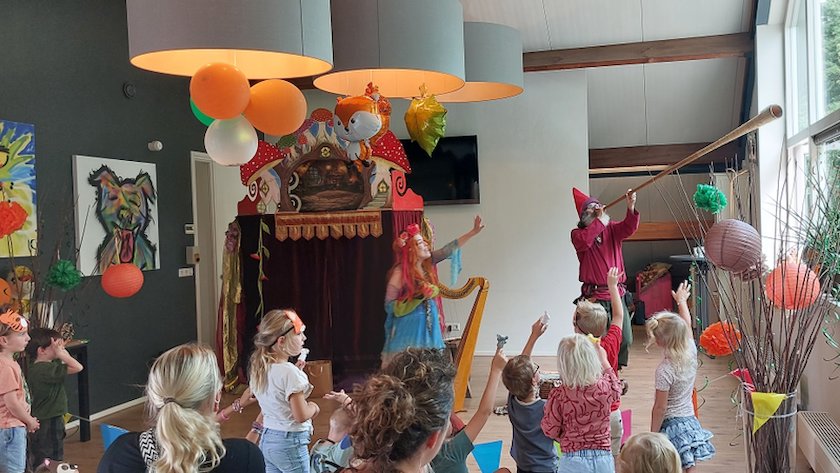 Dierenkliniek Putten decor van sprookjesbos: dierendag gevierd met voorstelling vol fantasie en dierenliefde