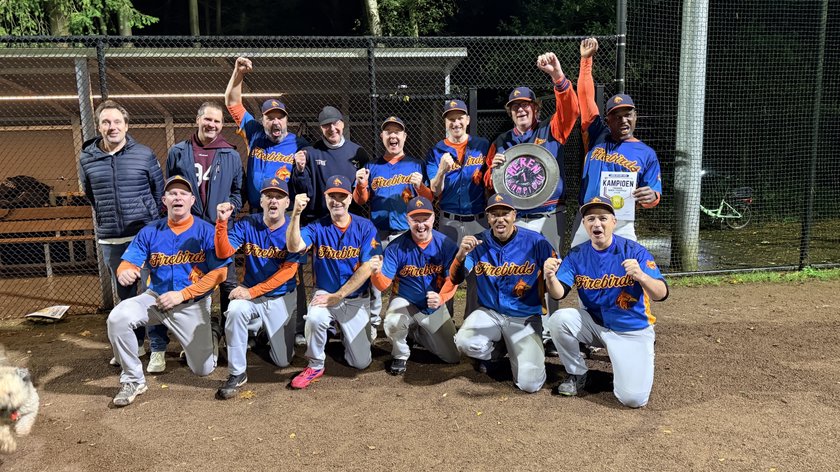 Firebirds veroveren de titel, maar blijven in tweede klasse
