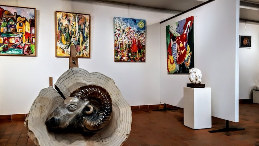 Kunst in de kelder: expositie Jiska Hofland Van Beers, Carmen Todita en Diana Joseph in Kunstkelder Putten