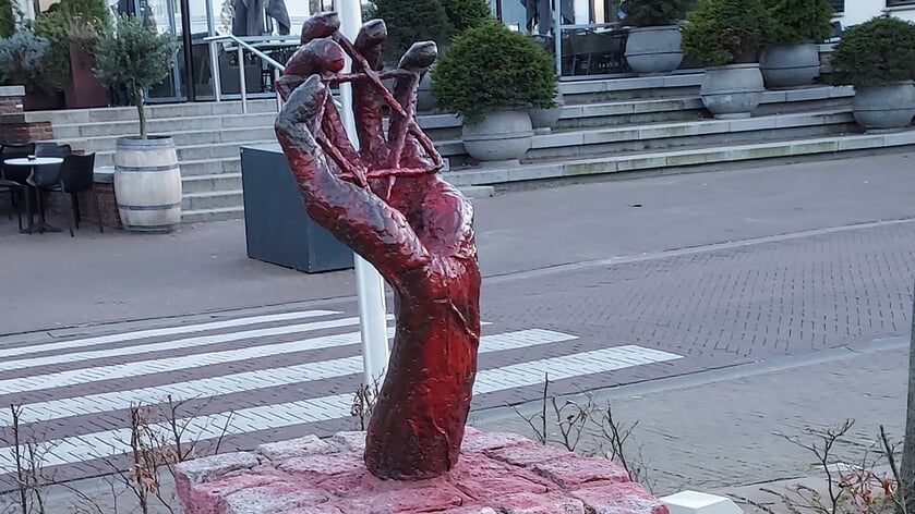 Gedicht van Liesbeth Goedbloed: Rood en zwart
