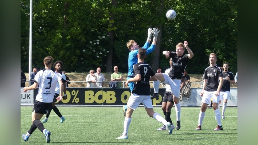 Nieuwenhoorn revancheert zich tegen koploper Jodan Boys