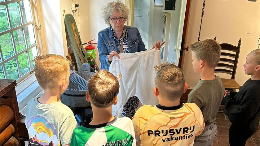 Groepen 6 van De Bouwsteen maken kennis met mevrouw Sara