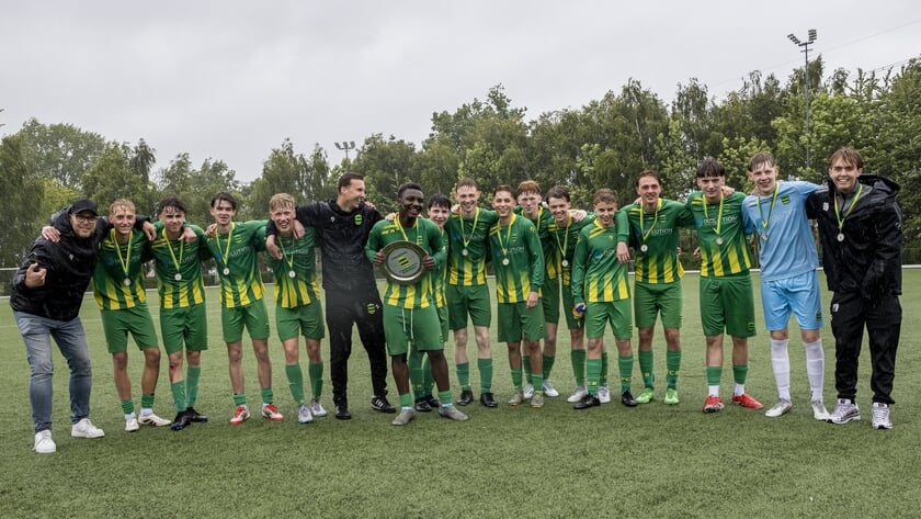 FC Binnenmaas JO17-1 met afstand kampioen 5e divisie!