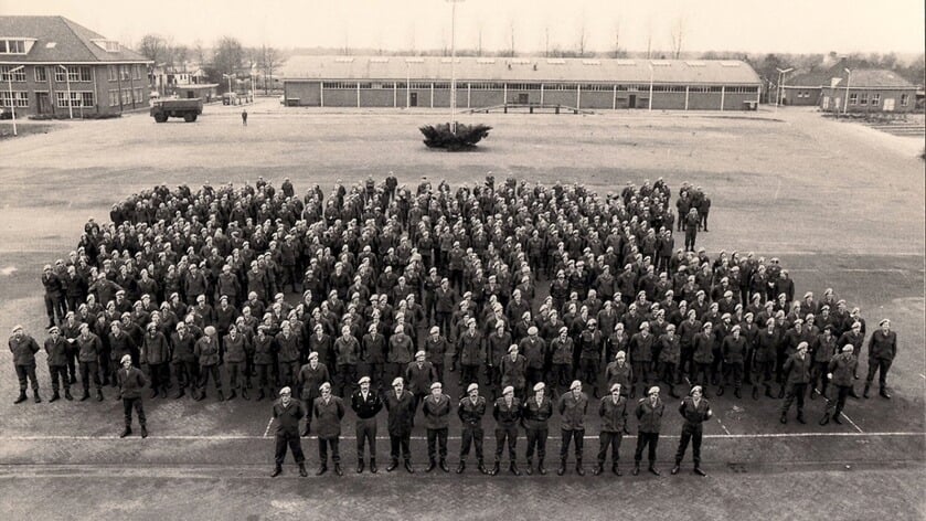 Veteraan Aloys Bijl vertelt bij Museum Hoeksche Waard