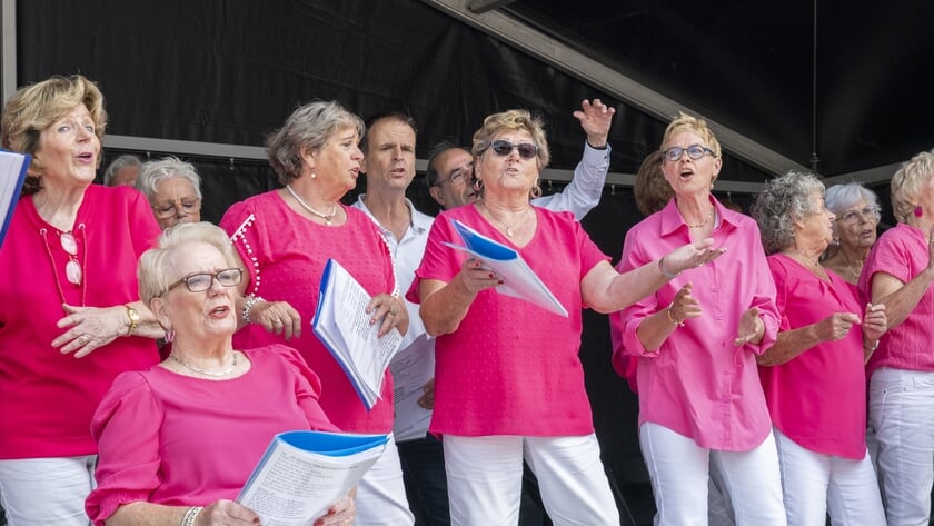 Koren (30 stuks!) en oldtimers vrolijken winkelend publiek op