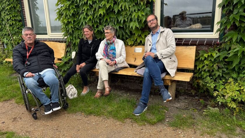 HWL onthulde bankje bij Klein Profijt ter nagedachtenis aan Aad Bruijnzeel