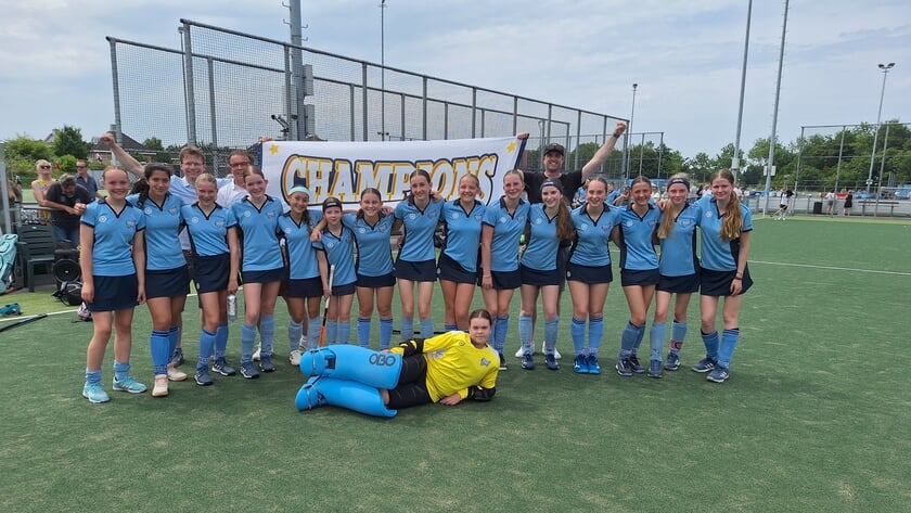 HC Voorne MO14 2 kampioen