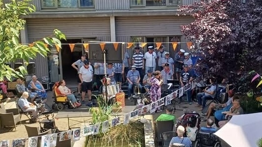 Shantykoor De Hoeksche Waard zong in zorglocatie Rotterdam