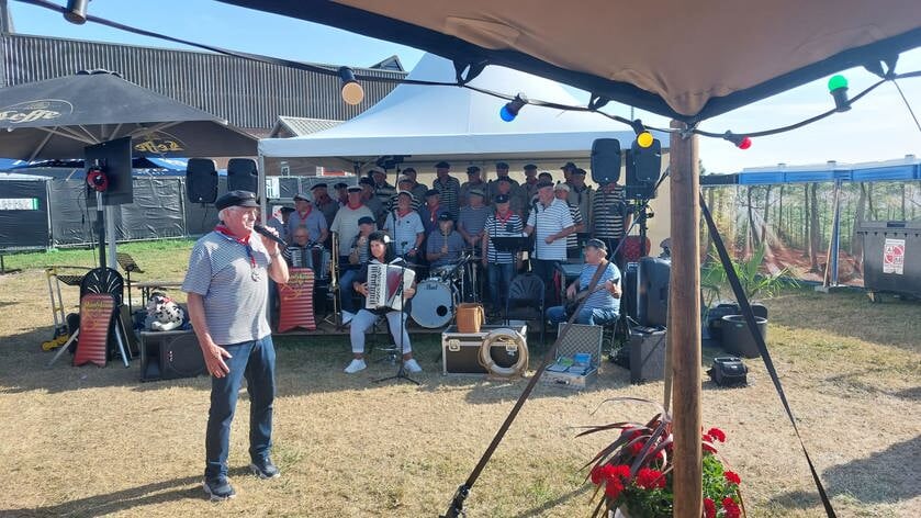 Shantykoor De Hoeksche Waard levert aandeel feestvreugde bij 500 jarig Piershil