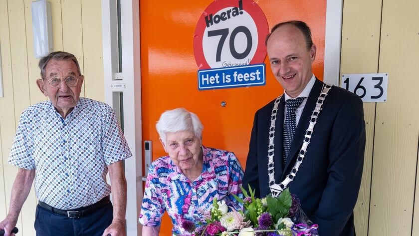 Uitzonderlijk jubileum: echtpaar uit ‘s-Gravendeel viert platina huwelijk