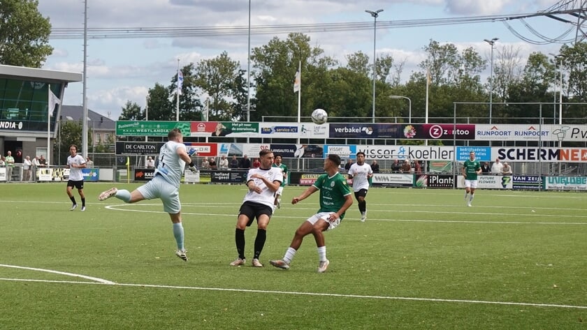 SHO start als promovendus uitstekend in vierde divisie
