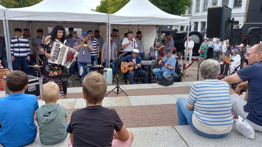 Shantykoor De Hoeksche Waard presenteerde zich op jaarmarkt