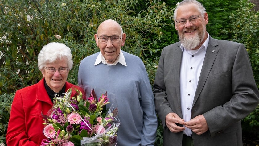 Echtpaar Hoogvliet-van de Merwe uit Heinenoord viert diamanten jubileum