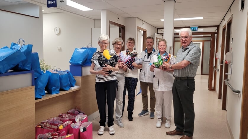 Hartvormige kussentjes van Hartenlief voor patiënten met borstkanker in Het Van Weel-Bethesda Zieken